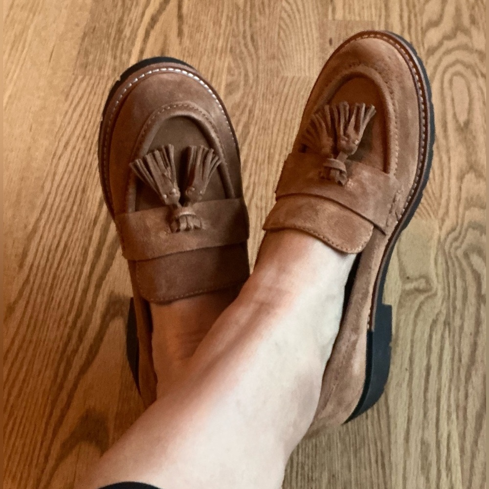 Modern EARTH suede loafers 💛